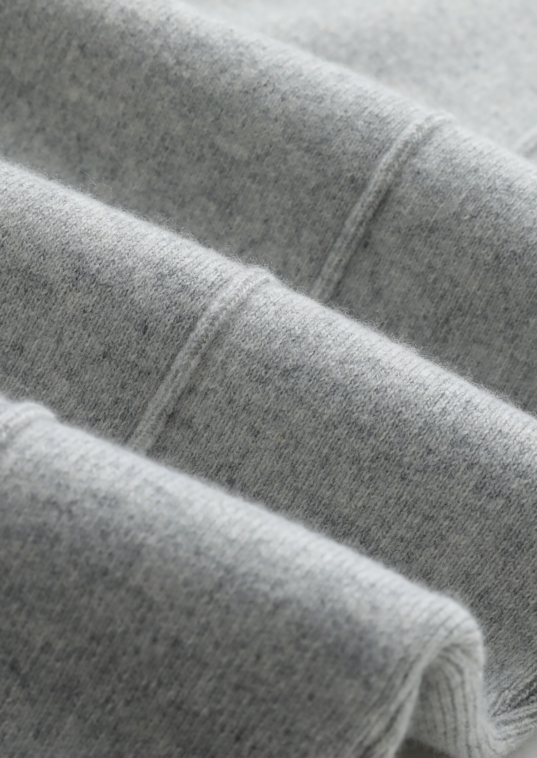 Set Luzzo in pura lana merino extra fine grigio chiaro