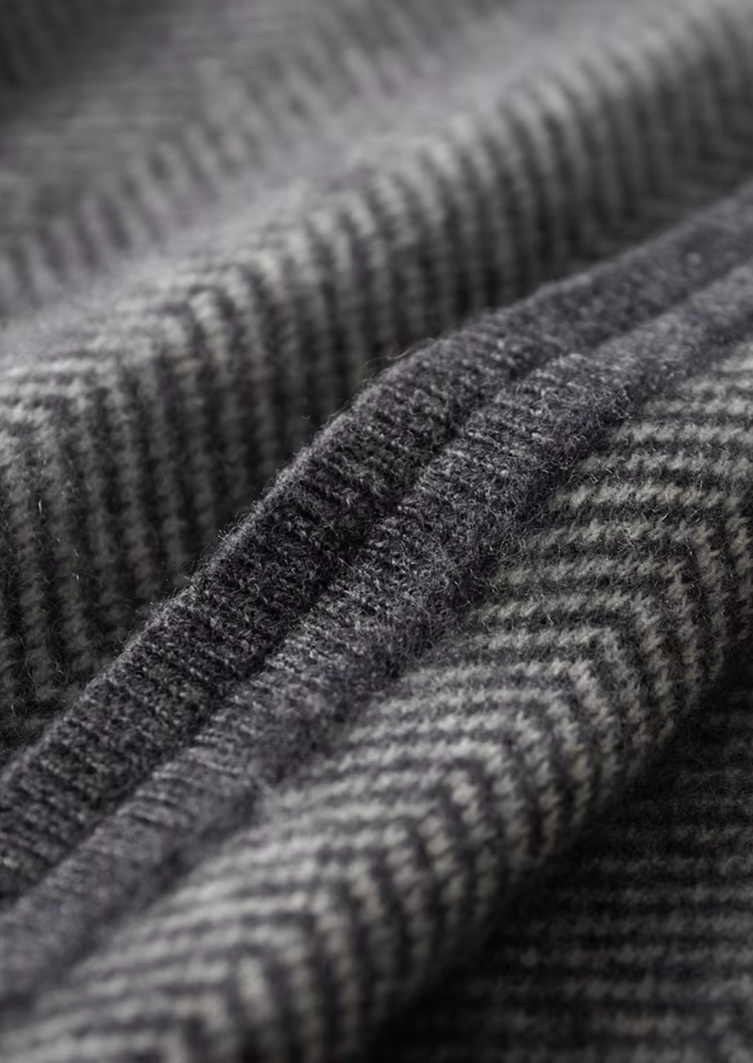 Set in pura lana merino extra-fine grigio a spina di pesce