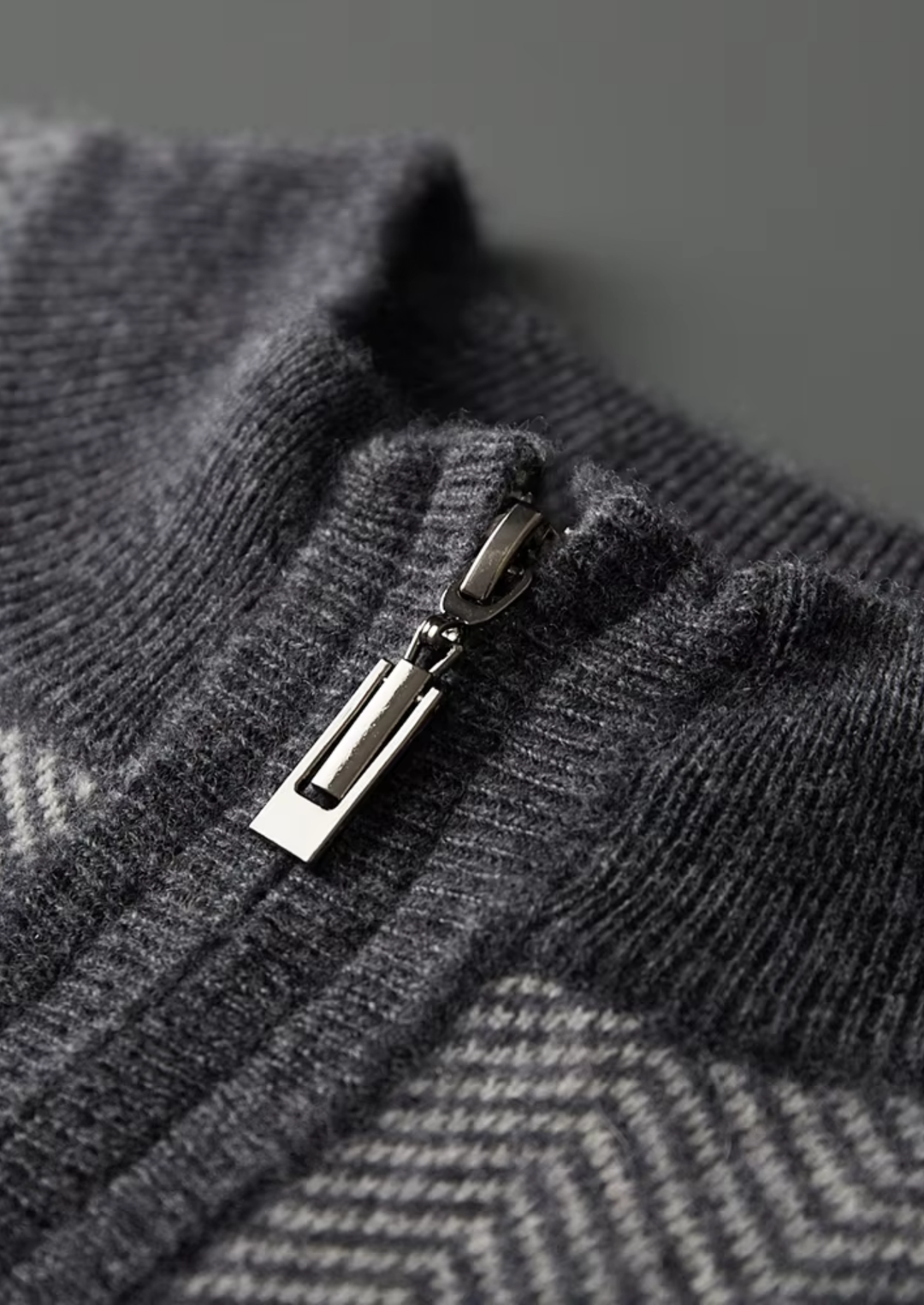 Set in pura lana merino extra-fine grigio a spina di pesce
