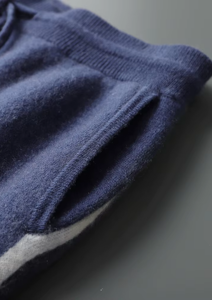 Set da tempo libero in cashmere premium blu navy Milano