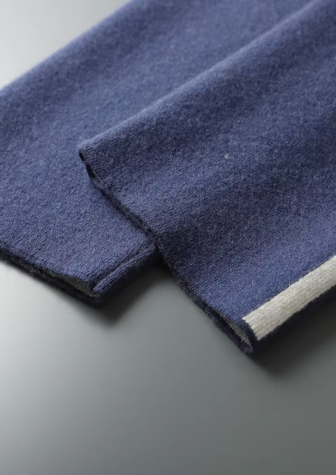 Set da tempo libero in cashmere premium blu navy Milano