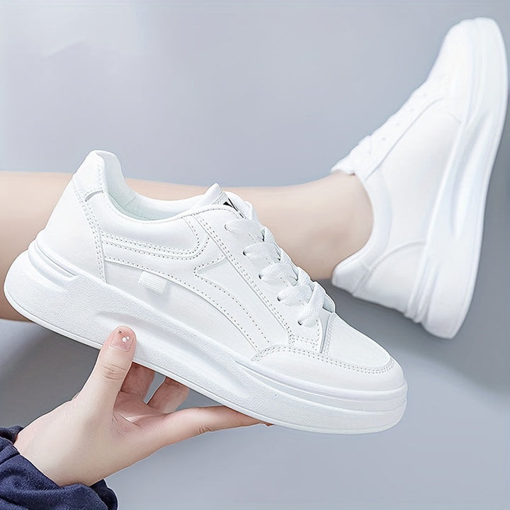 Sneakers bianche chic con comfort leggero