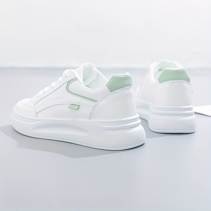 Sneakers bianche chic con comfort leggero