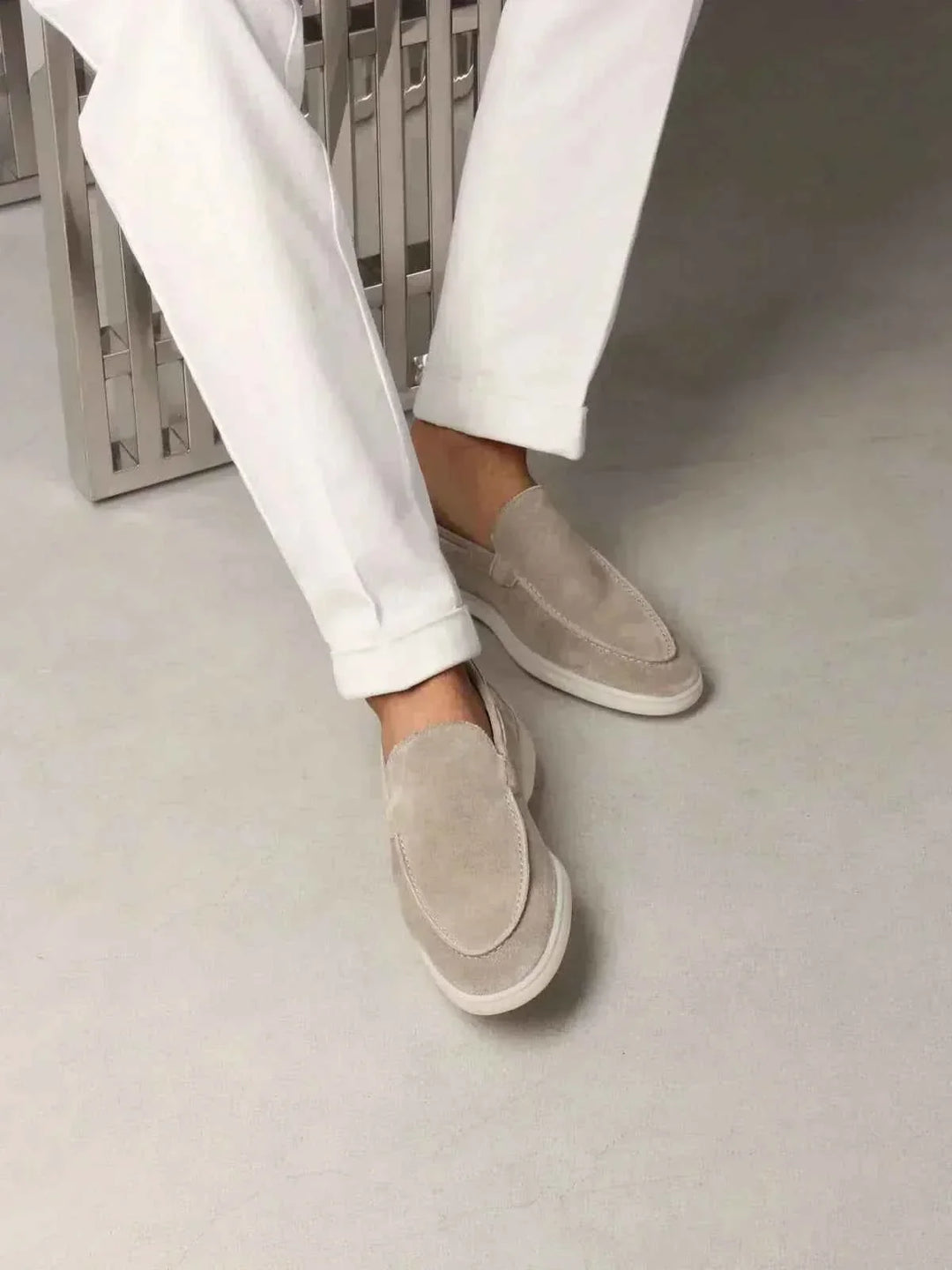 Mocassino Classico in Camoscio Grigio Chiaro