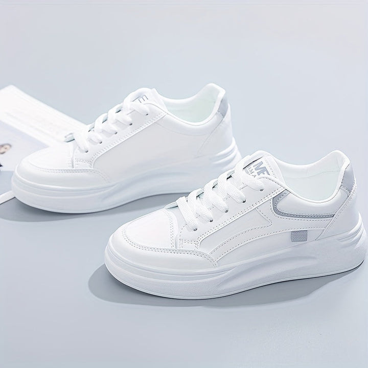 Sneakers bianche chic con comfort leggero