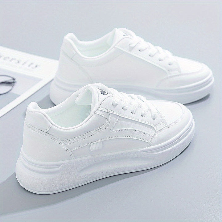 Sneakers bianche chic con comfort leggero