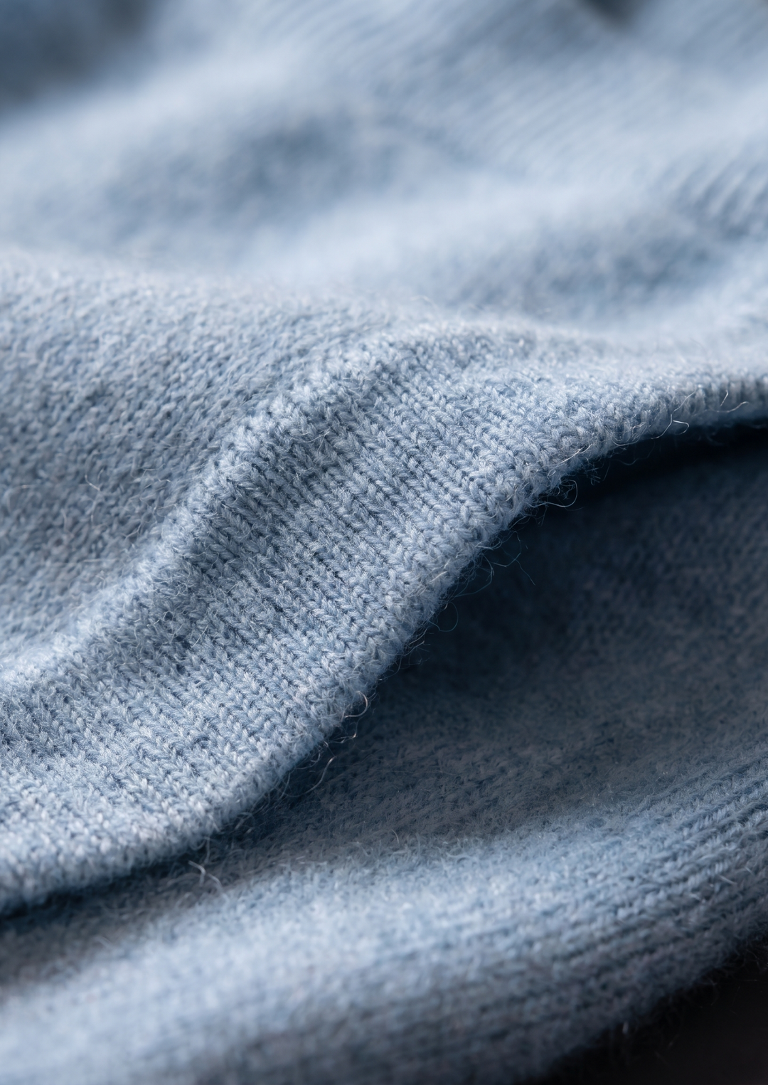 Set Luzzo in Pura Lana Merino Extra Fine Azzurro Chiaro